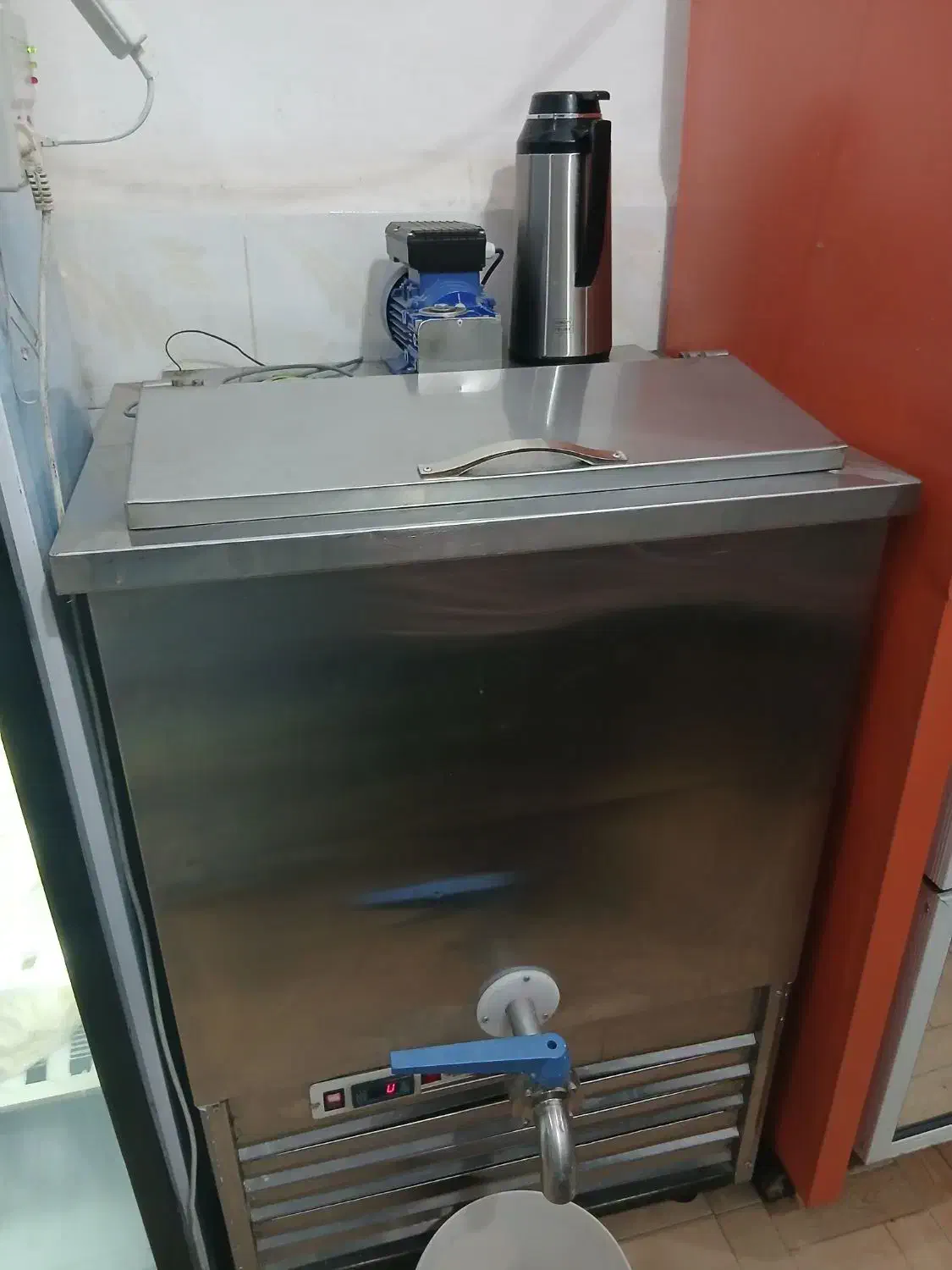 یخچال شیر ۲۰۰ لیتری یخچال فریزر ۱عدد یخچال ۳عدد|فروشگاه و مغازه|اردبیل, |دیوار