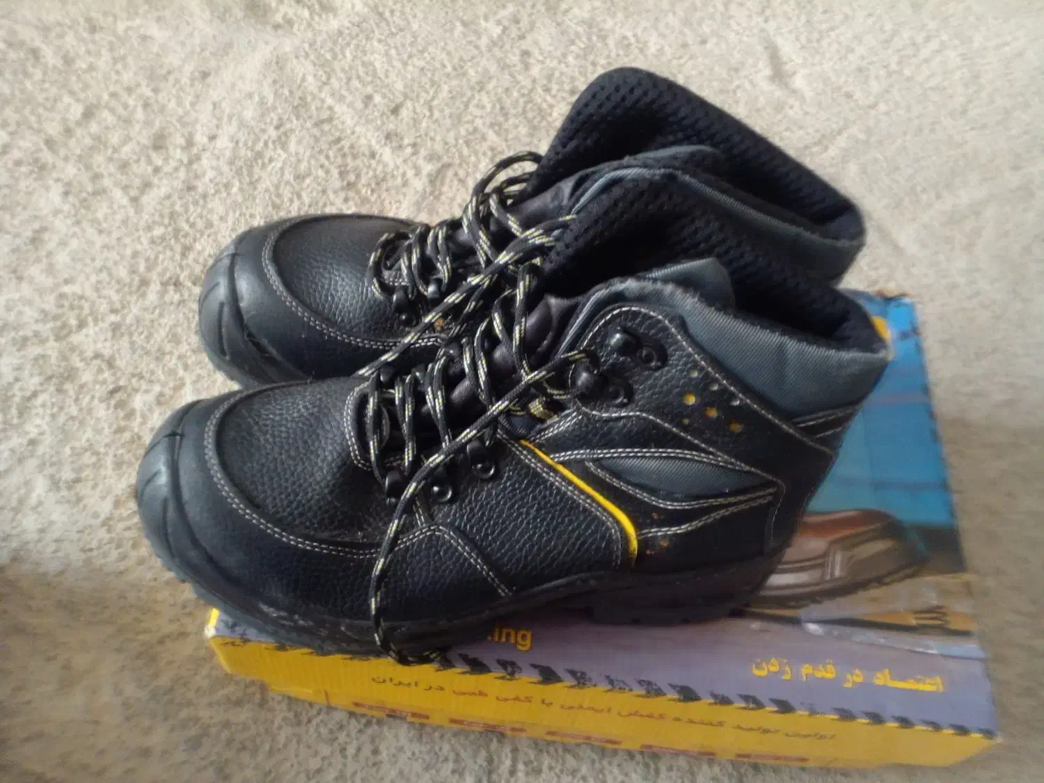 کفش ایمنی بهشتیان|کیف، کفش، کمربند|فیروزآباد (فارس), |دیوار