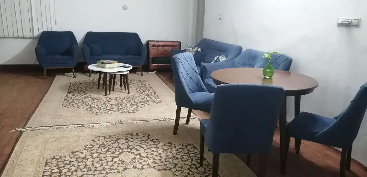 مبل ۷نفره و جلو مبلی و میز غذا خوری ۴نفره سالم|مبلمان خانگی و میز عسلی|خرمدره, |دیوار