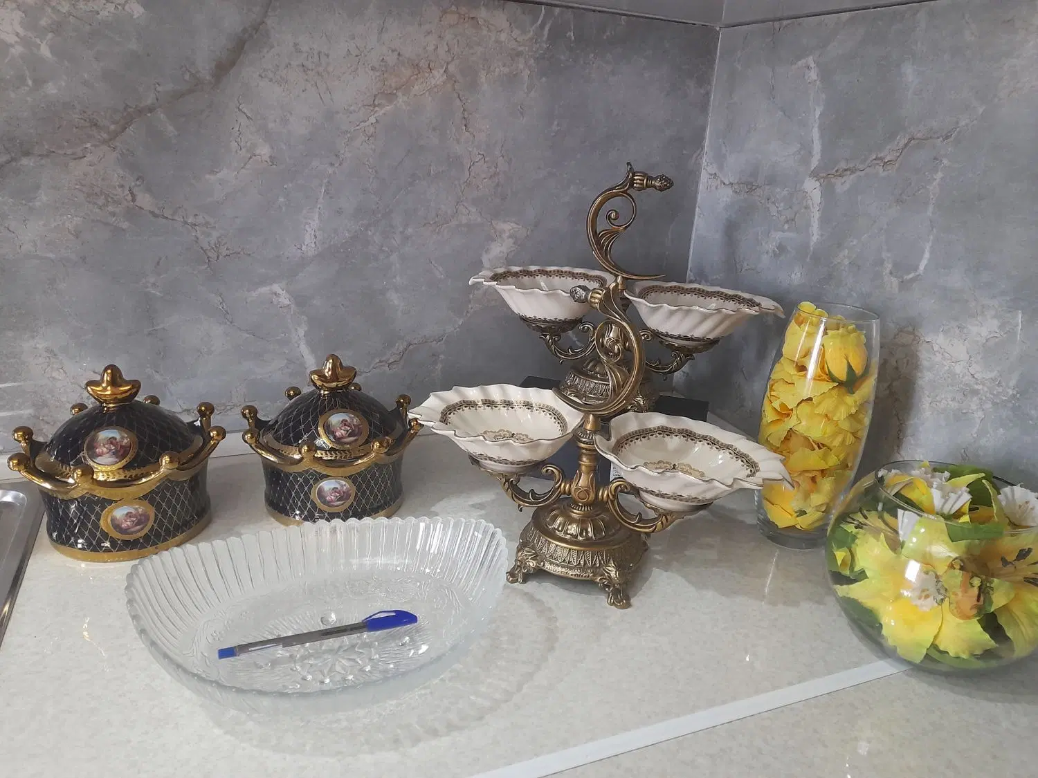 سینی گل برجسته شکلات خوری..|ظروف سرو و پذیرایی|رشت, حمیدیان|دیوار