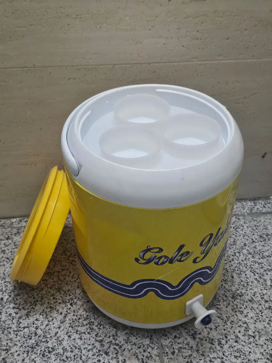 کلمن آب بزرگ وکلمن آب کوچک|ظروف نگهدارنده، پلاستیکی، یکبارمصرف|اصفهان, ملکشهر|دیوار