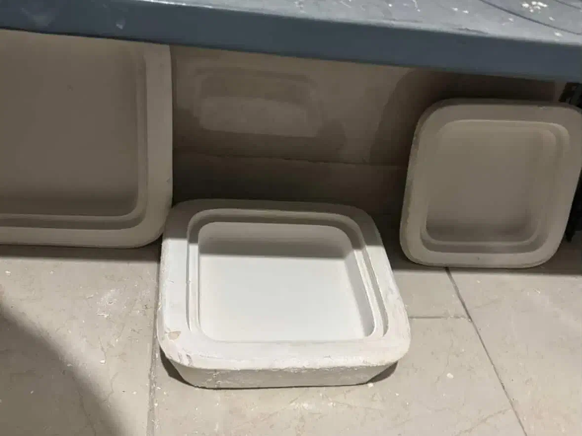 تعدادی قالب گچی و رنگ برای کار سرامیک|ابزارآلات|کرج, رجبآباد|دیوار