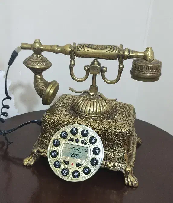 تلفن برنجی|کلکسیون اشیاء عتیقه|الوند, |دیوار