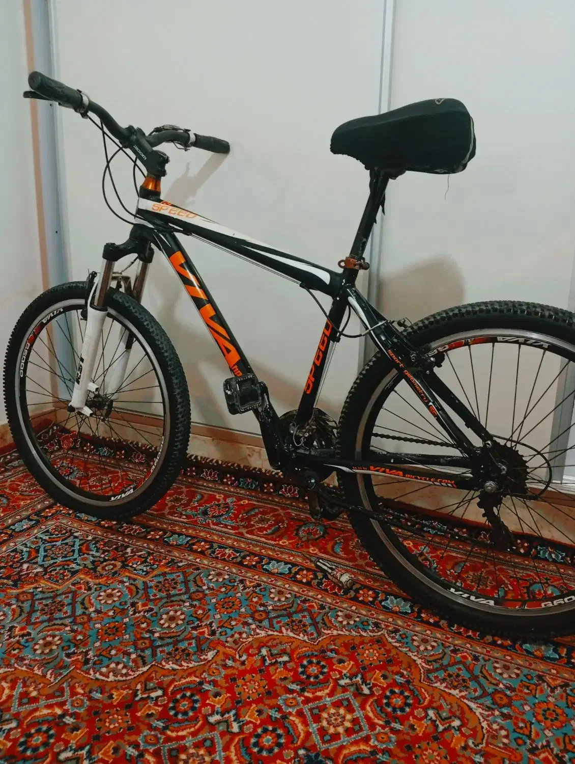 دوچرخه|دوچرخه، اسکیت، اسکوتر|میانه, |دیوار