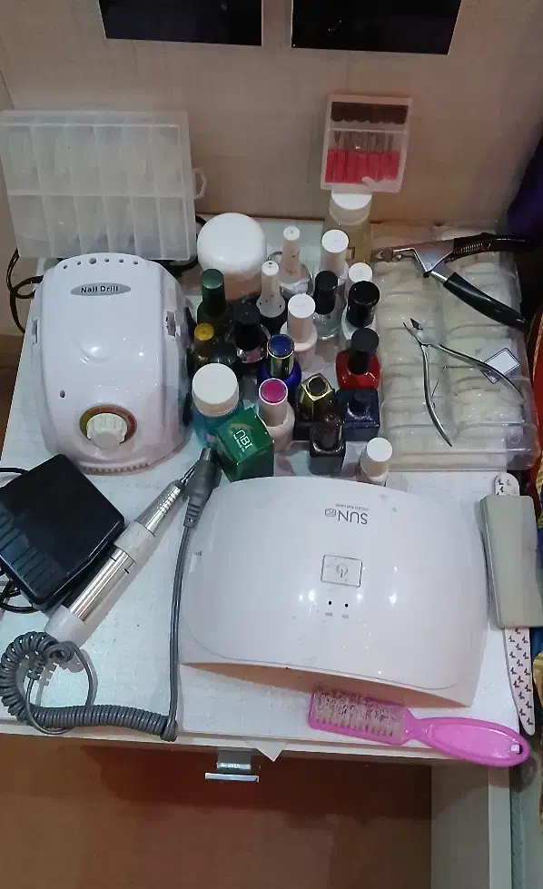 لوازم کامل کاشت ناخن سوهان نیاز به تعمیر|آرایشی، بهداشتی، درمانی|همدان, |دیوار