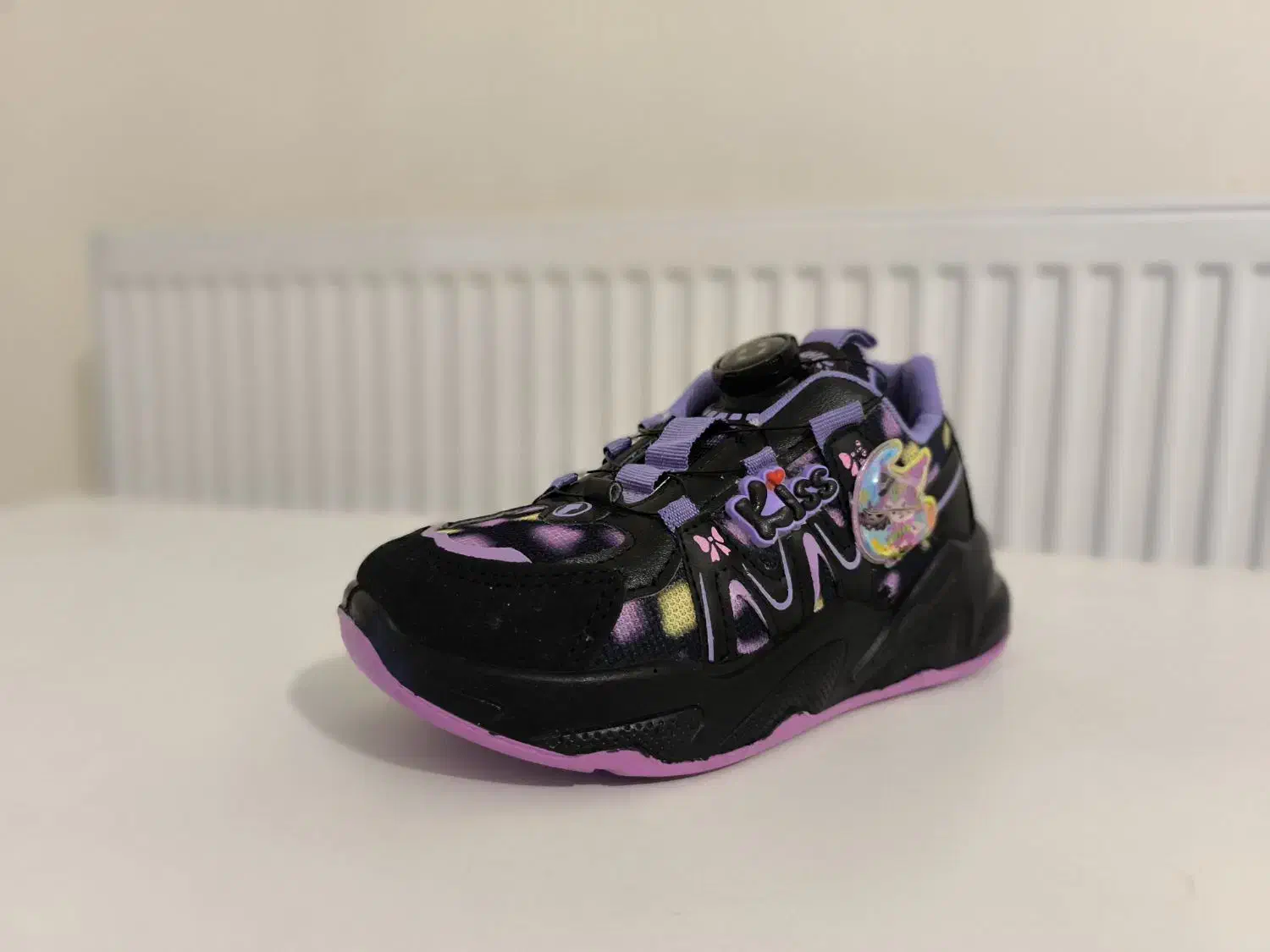 کفش اسپورت دخترانه مدل کرومی آکواریومی|کفش و لباس بچه|رباط‌کریم, رباط‌کریم|دیوار