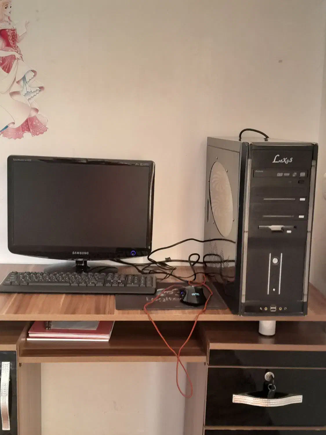 کامپیوتر به همراه تمامی اجزا و میز|رایانه رومیزی|میاندوآب, |دیوار