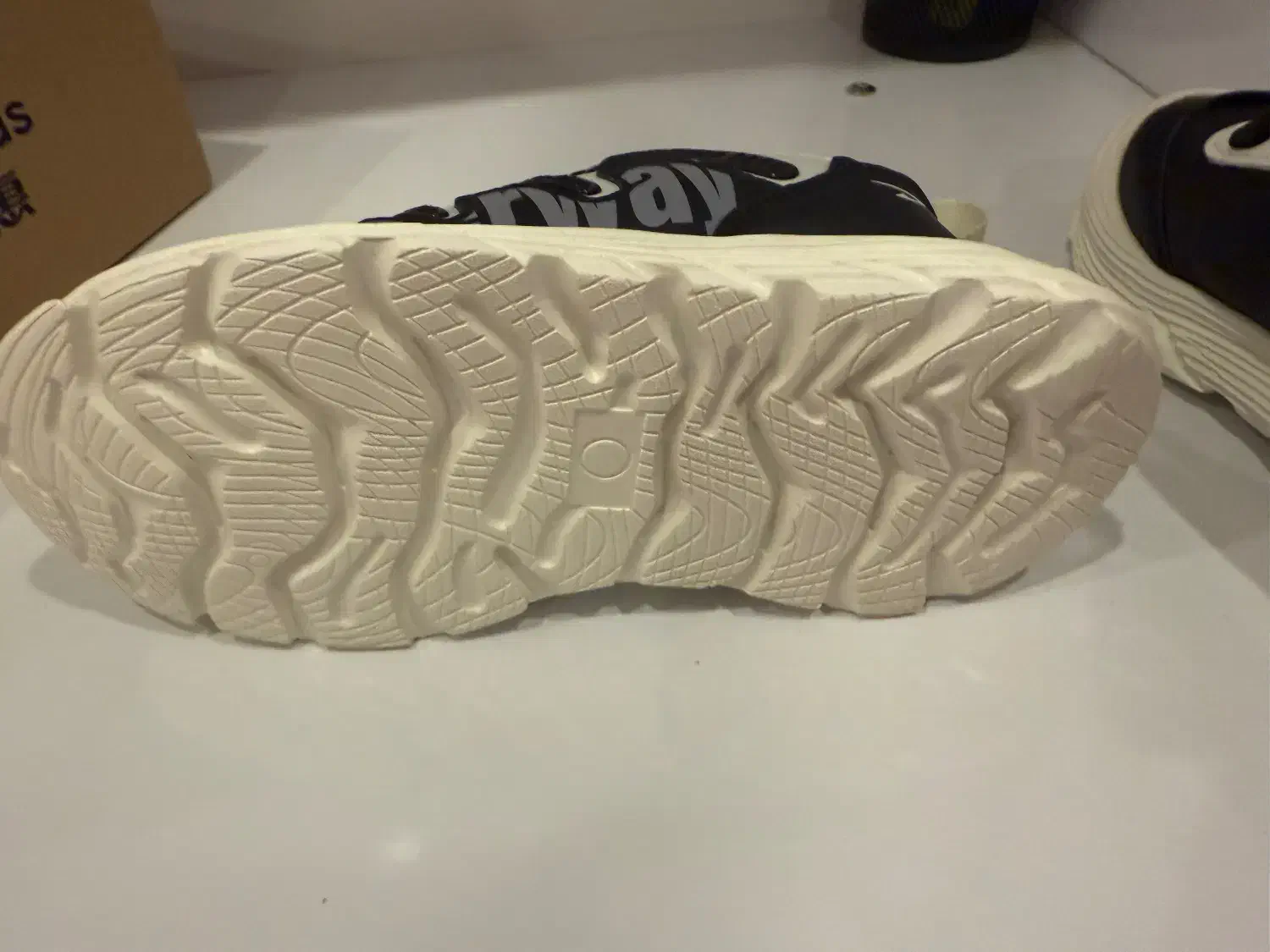 کفش دخترانه سایز ۳۴ نو هست|کفش و لباس بچه|تهران, زعفرانیه|دیوار