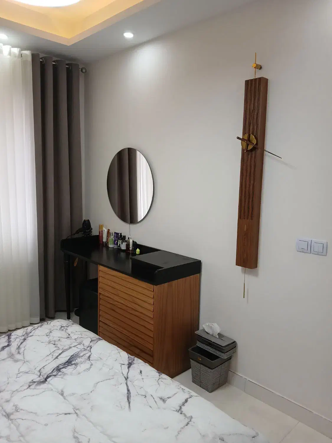 تخت خواب دونفره همراه با دراور و میز آرایش|تخت و سرویس خواب|رشت, اسماعیل آباد|دیوار