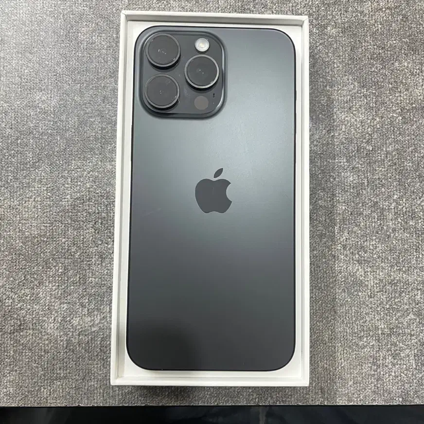 آیفون ۱۵ پرو مکس 15 pro max با رجیستر|موبایل|اصفهان, کوی امیریه|دیوار