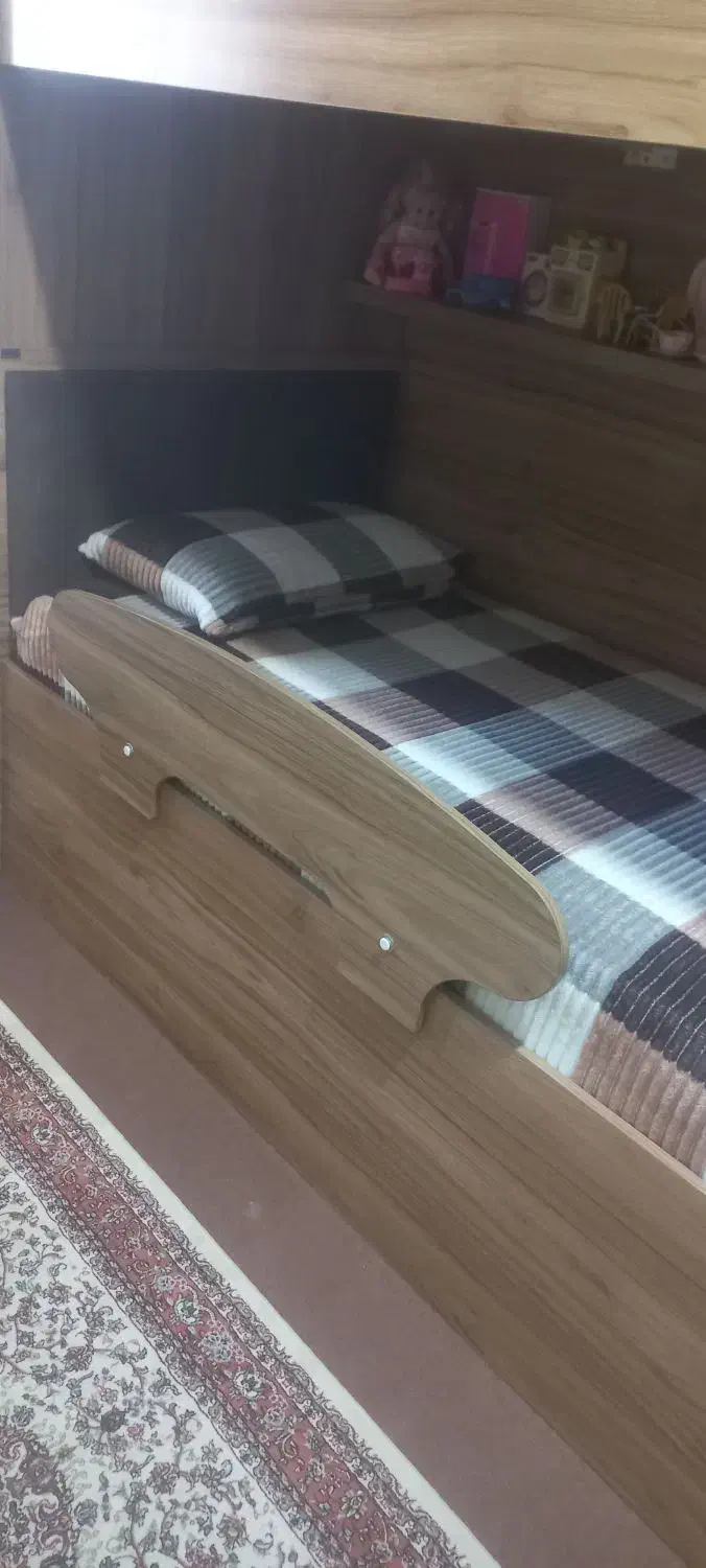 تخت دو طبقه مدل کاپریس برند آوید به همراه میزتحریر|تخت و سرویس خواب|همدان, |دیوار