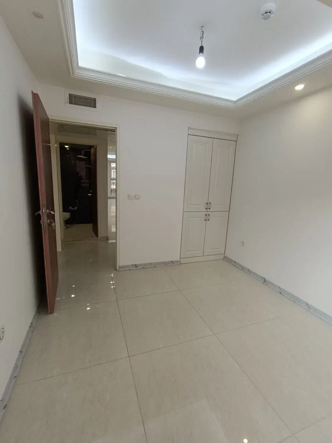 سعادت آباد ۱۳۵متر ۳ خواب /نوساز/غرق در نور