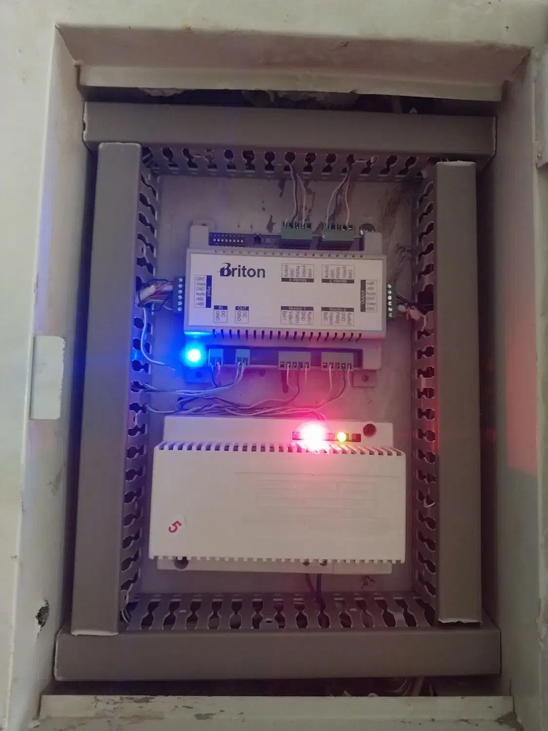 نصاب تمامی مارک های ایفون تصویری وصوتی نصب قفل برق|صوتی و تصویری|مشهد, سناباد|دیوار