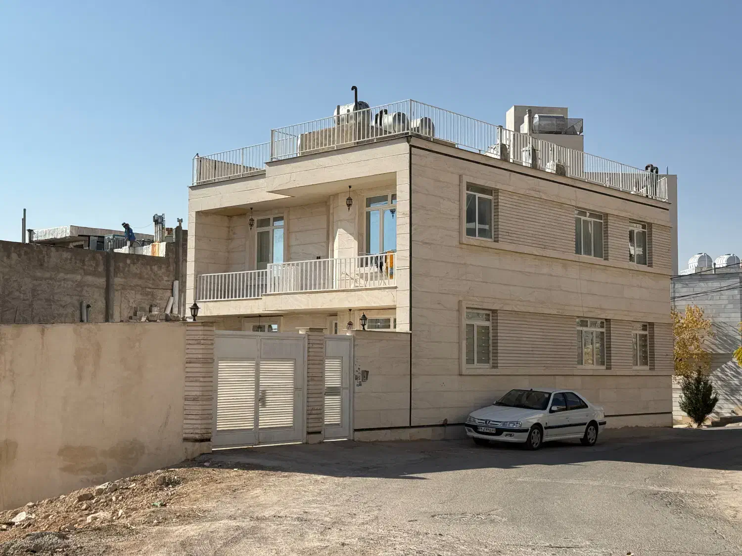 رهن و اجاره|اجارهٔ خانه و ویلا|صدرا-فارس, فاز ۱|دیوار