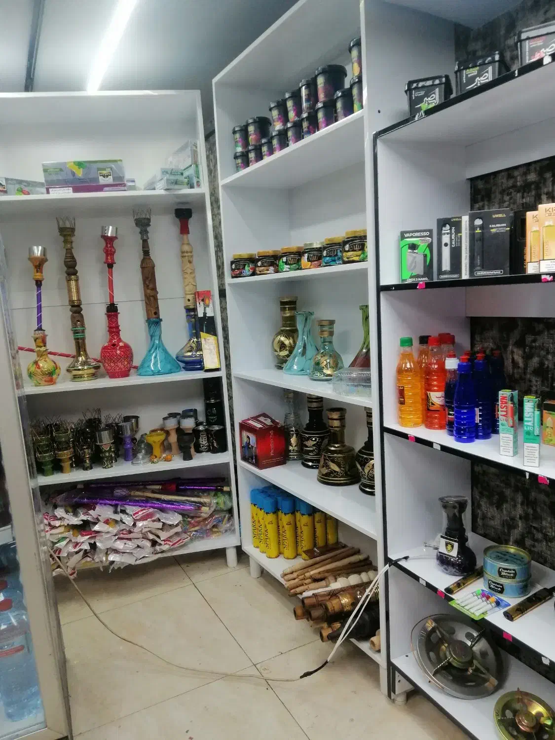 مغازه دخانیات|اجارهٔ مغازه و غرفه|شیراز, سیاه سنگ|دیوار