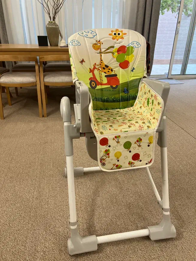 صندلی غذا کاملا نو و سالم|تخت و صندلی بچه|ابریشم, |دیوار