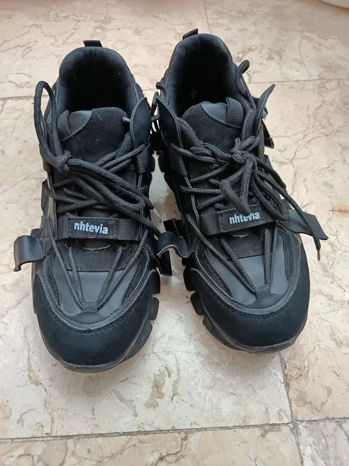 کفش لجدار|کیف، کفش، کمربند|نیشابور, گنبد سبز|دیوار