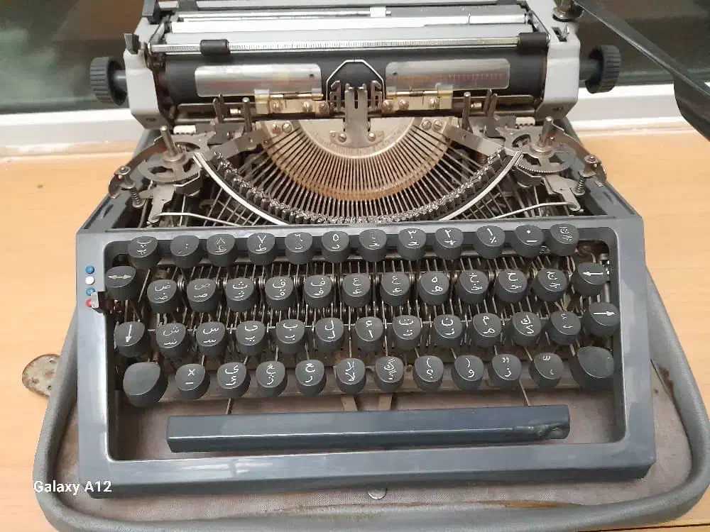 ماشین تایپ قدیمی|کلکسیون اشیاء عتیقه|تهران, بهار|دیوار