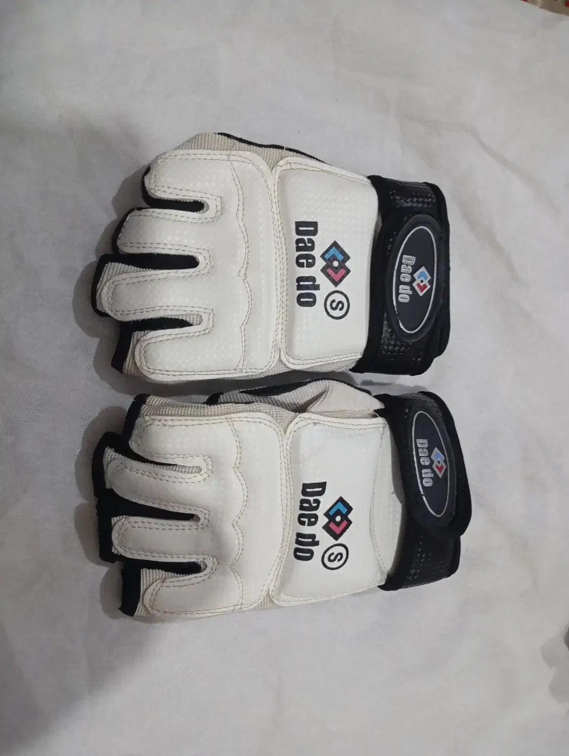 فروش دستکش تمرینی تکواندو|تجهیزات ورزشی|هرسین, |دیوار