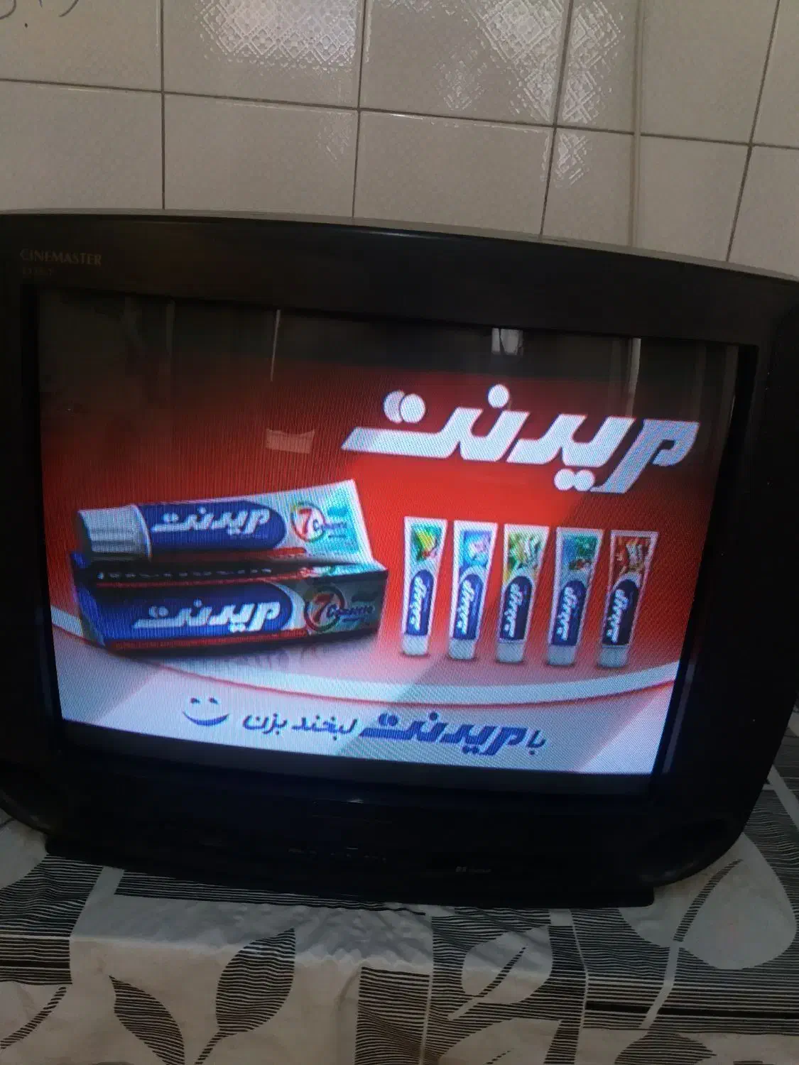 تلویزیون ۲۱ اینچ آریا بسیار سالم با کنترل|تلویزیون و پروژکتور|تهران, پرستار|دیوار