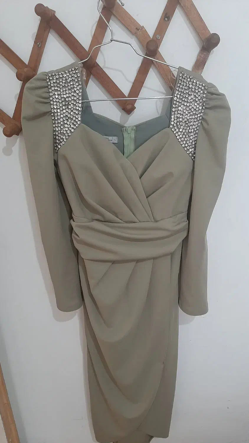 لباس مجلسی|لباس|بومهن, |دیوار