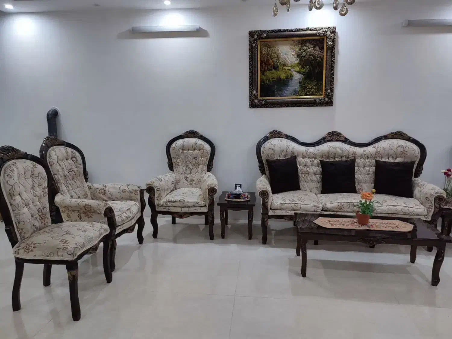 مبل سلطنتی ۹نفره|مبلمان خانگی و میز عسلی|سرایان, |دیوار