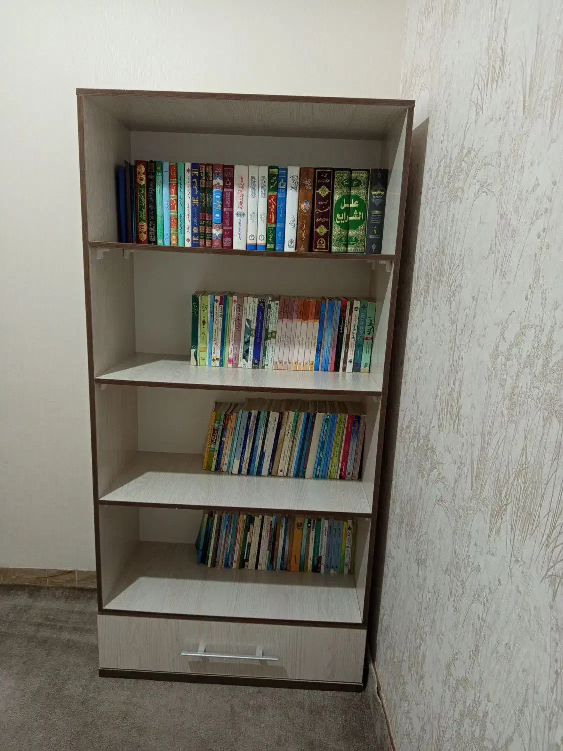 کتابخانه در حد نو تمیز سالم|کتابخانه، شلف، قفسههای دیواری|تویسرکان, |دیوار