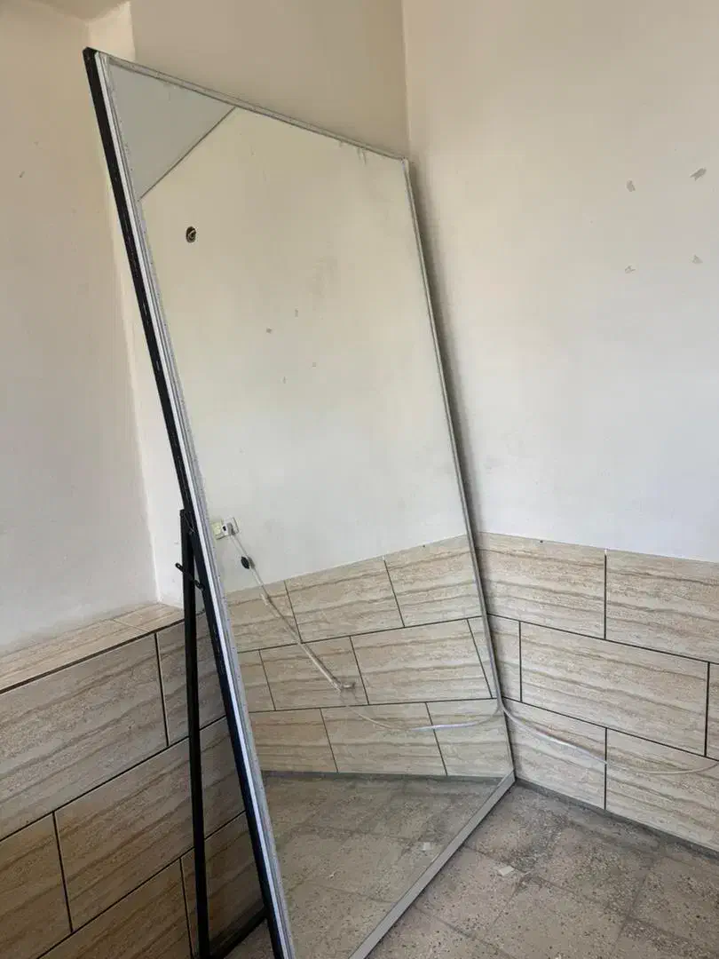 تخت تاشو و اینه قدی|آینه|شیراز, لشکری|دیوار