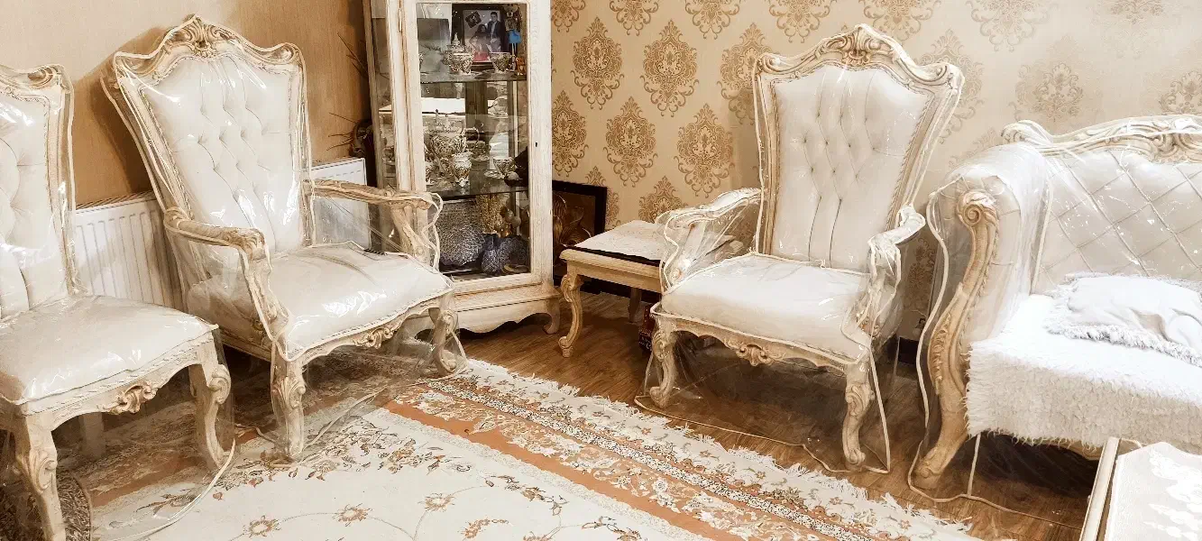 مبل کلاسیک نه نفره +میز ناهارخوری و بوفه|مبلمان خانگی و میز عسلی|فولادشهر, B8|دیوار