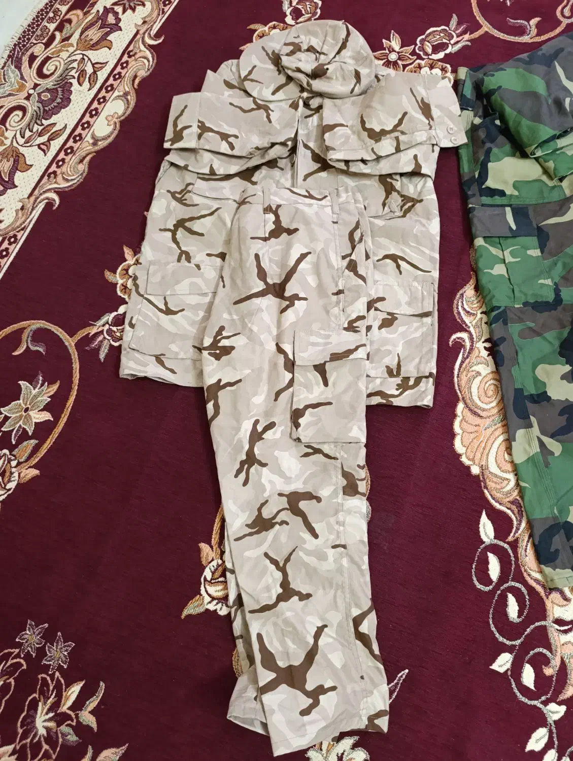 لباس کار و لباس و کوله پشتی نظامی|لباس|شیراز, کاراندیش|دیوار