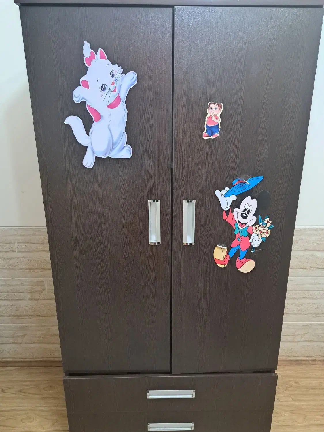 دوتا تخت تک نفره همراه با کمد برای دو تا تخت|تخت و سرویس خواب|شیراز, شهرک نیروی انتظامی|دیوار