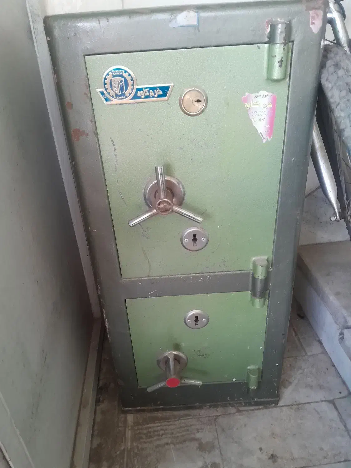 گاوصندوق|دفتر کار|ابهر, |دیوار