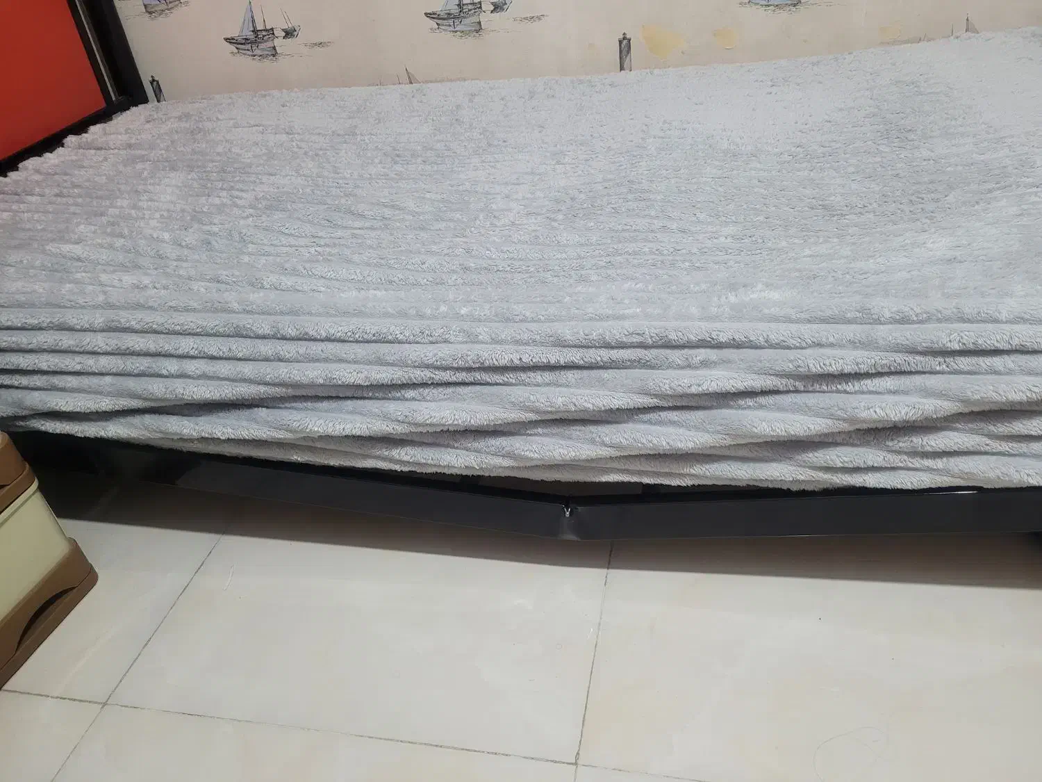 تخت یه نفره بدون تشک همراه با کفی چوبی|تخت و سرویس خواب|اراک, |دیوار