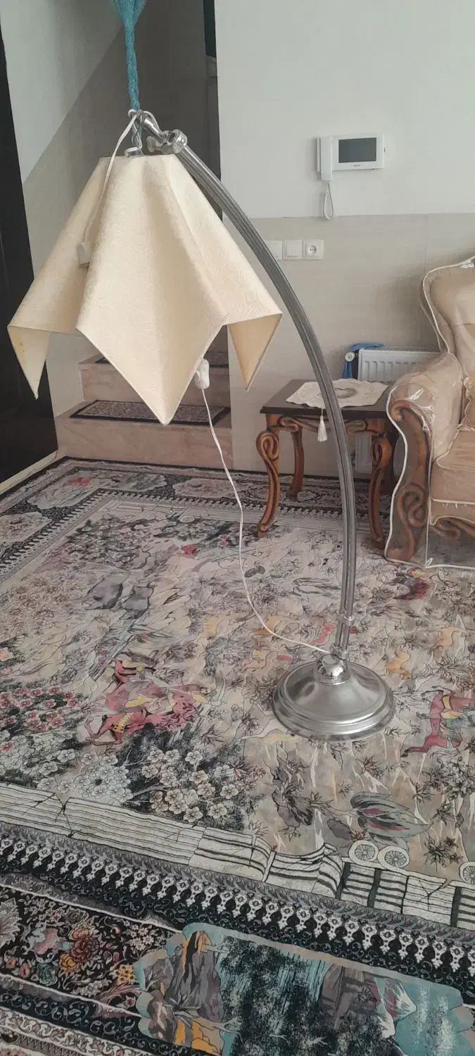 آباژور|چراغ خواب و آباژور|اندیشه, اندیشه فاز ۱|دیوار