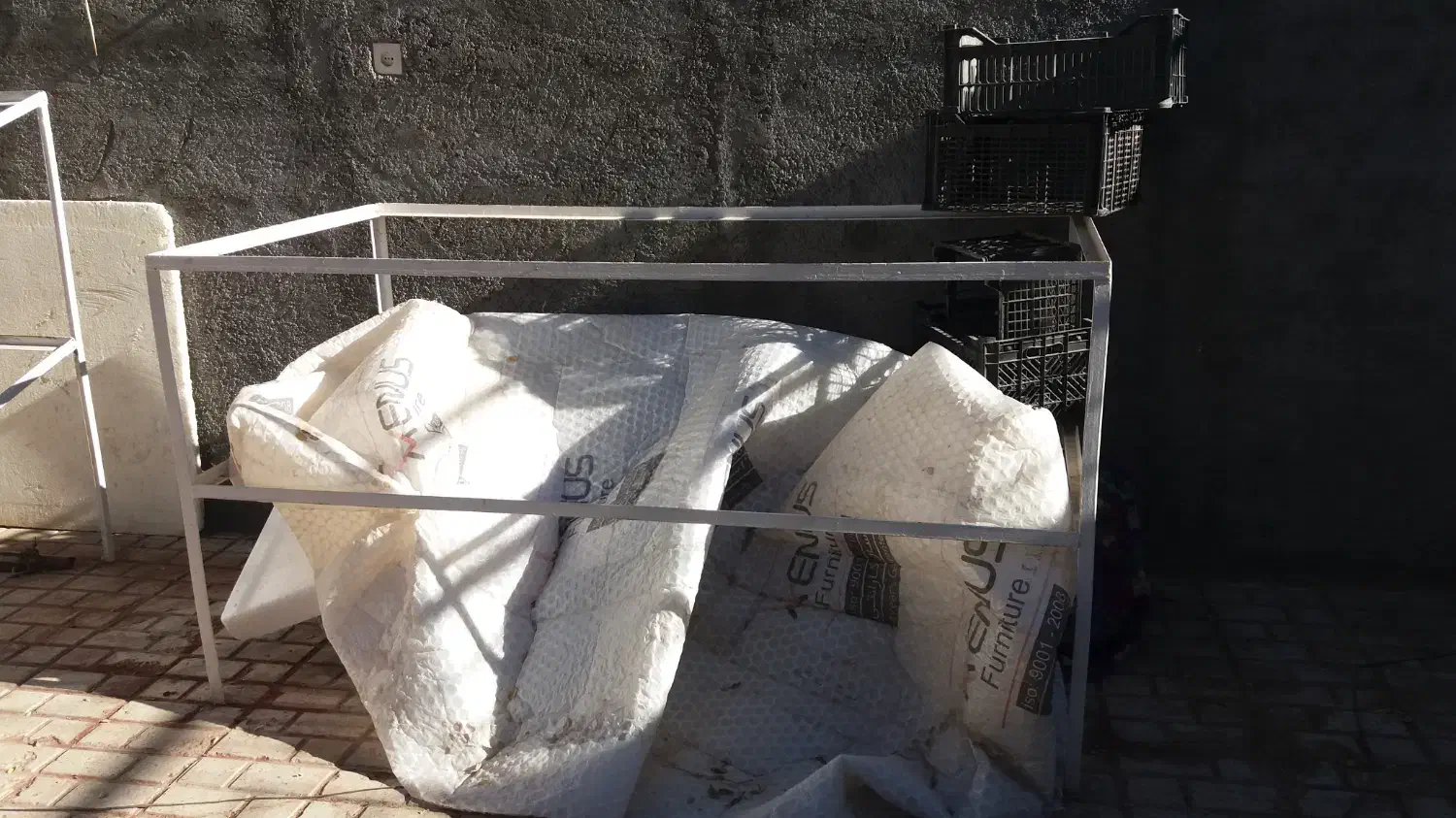 میز و طبق بزرگ میوه فلزی، به همراه خرک فلزی|مبلمان خانگی و میز عسلی|قوچان, |دیوار