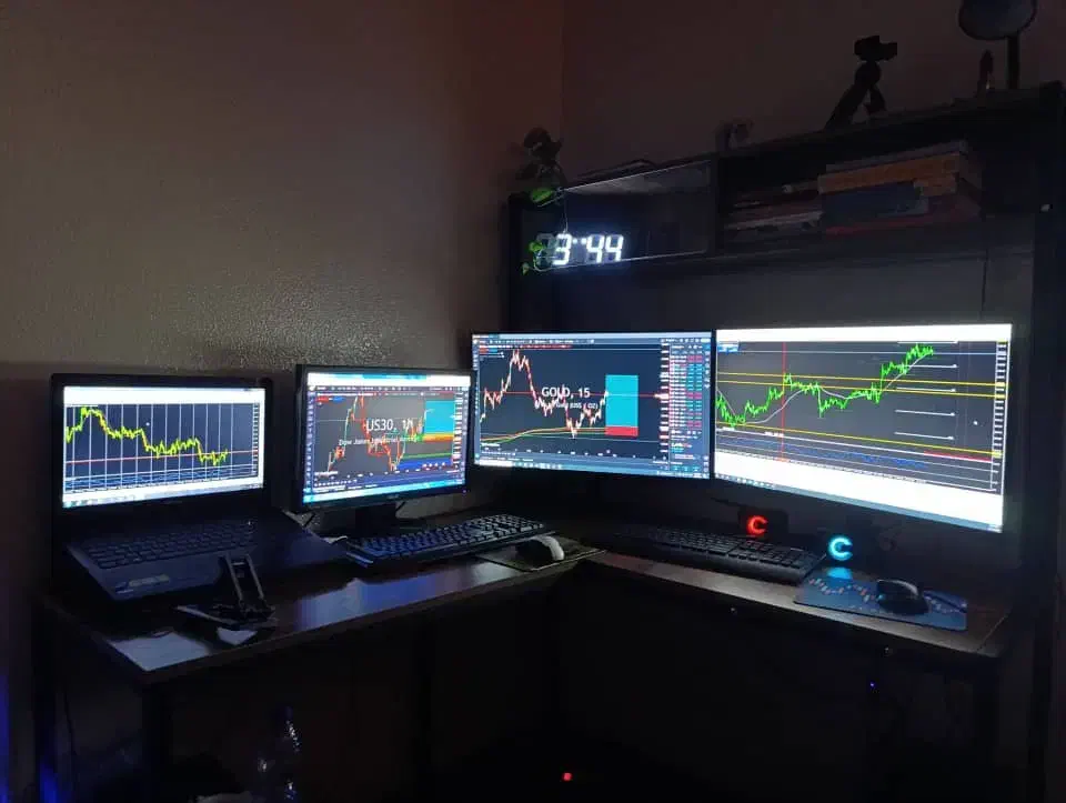 میز و سیستم گیمینگ معاوضه با خودرو|رایانه رومیزی|اصفهان, قلعه طبره|دیوار