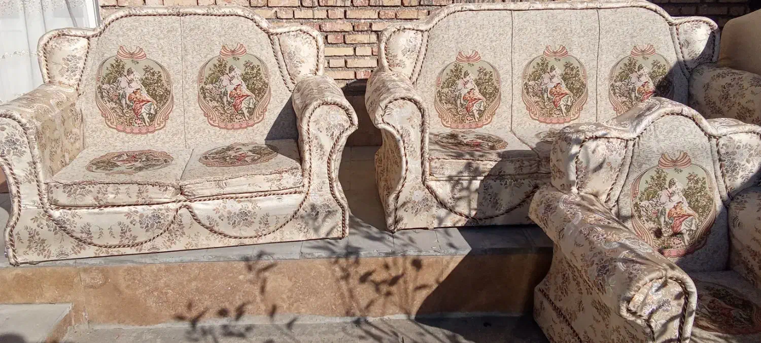 دو دست مبل راحتی و ۴ عدد صندلی به فروش می رسد|مبلمان خانگی و میز عسلی|چالدران, |دیوار