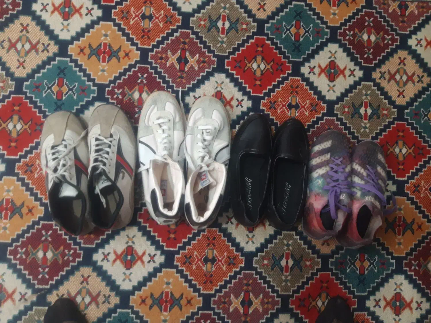 چهار جفت کفش|کیف، کفش، کمربند|نجفآباد, باهنر|دیوار