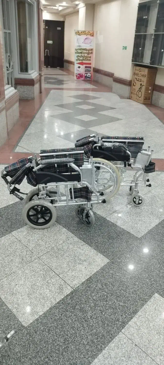 دو مدل ویلچر آلومینیومی چرخ ۱۲ و ۲۰ اکبند|آرایشی، بهداشتی، درمانی|تهران, فردوس|دیوار