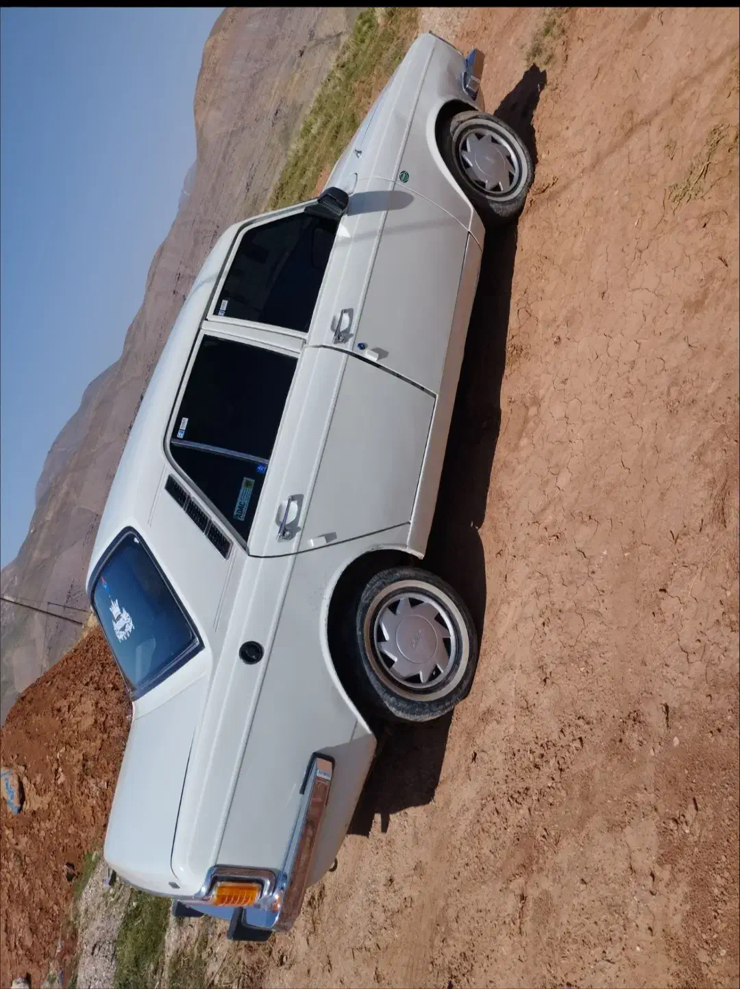 پیکان|خودرو سواری و وانت|تخت سلیمان, |دیوار