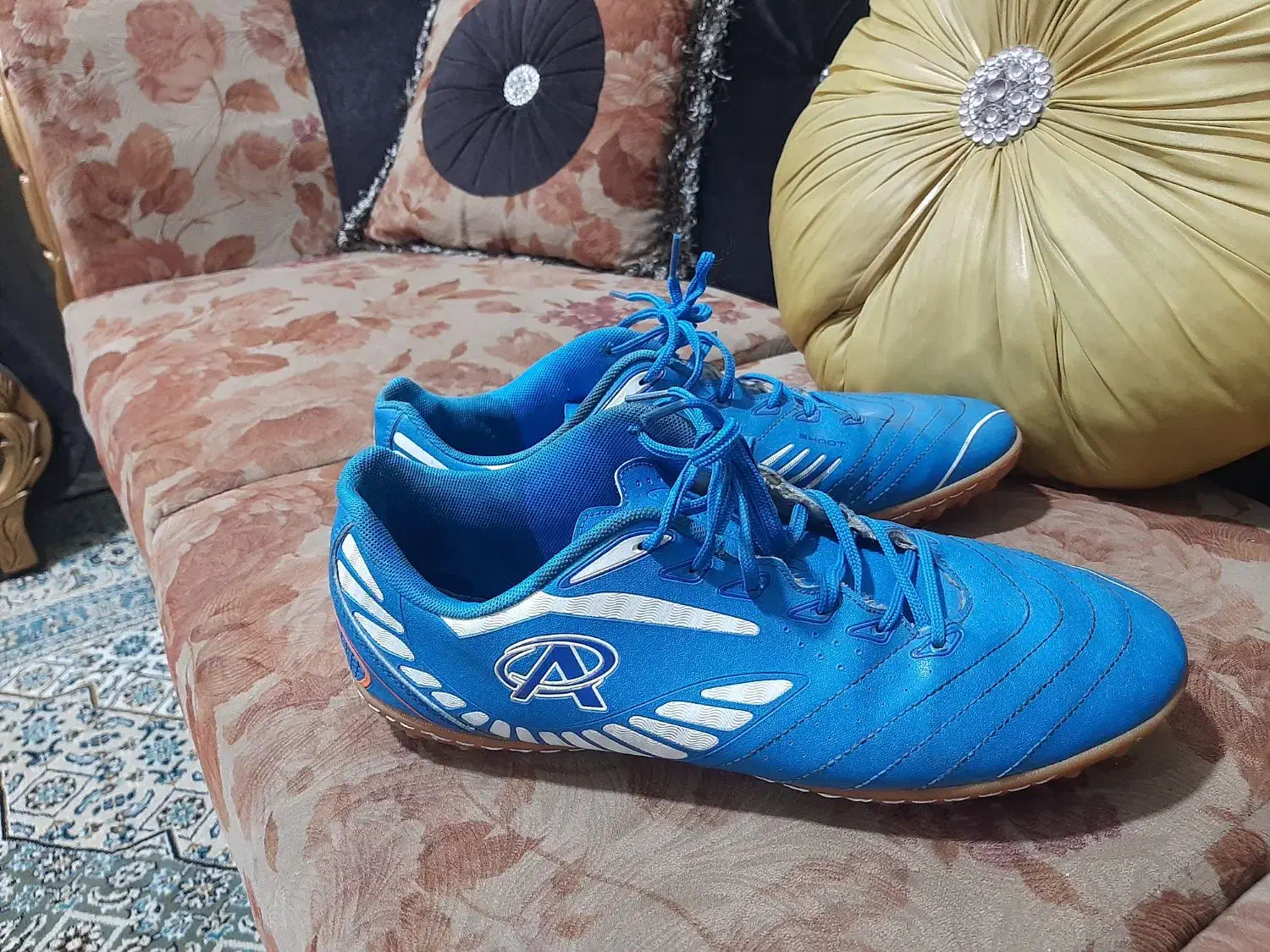 کفش ورزشی در حد نو یک بار استفاده شده|تجهیزات ورزشی|شیراز, شیخ روزبهان|دیوار