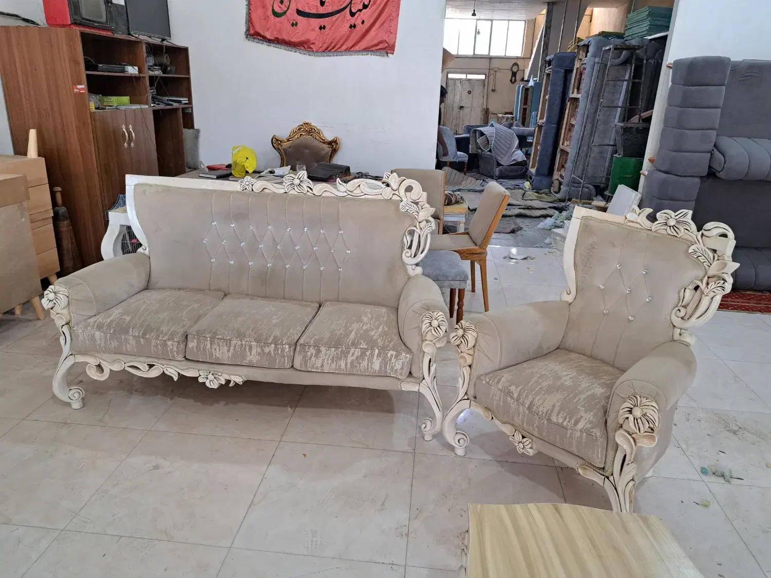 یک دست مبل ۷ نفره مدل نیلوفر در حد نو|مبلمان خانگی و میز عسلی|ملایر, |دیوار