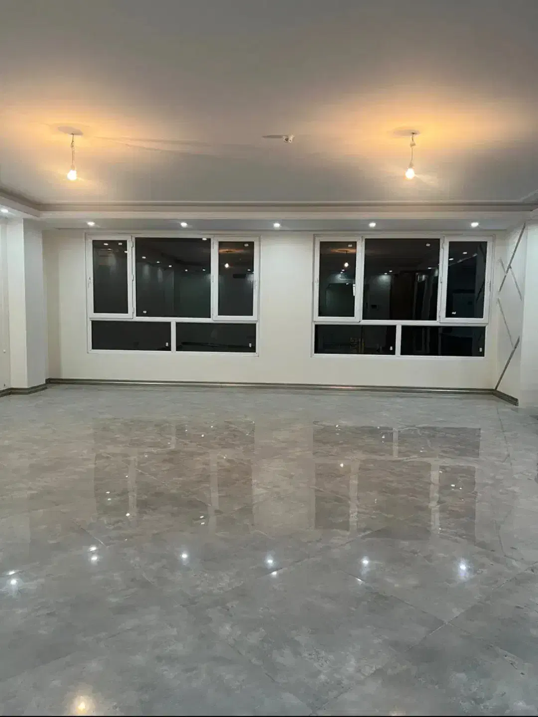 آپارتمان سه خواب جنوبی خ دانشگاه (املاک وزرا)|فروش آپارتمان|قزوین, |دیوار