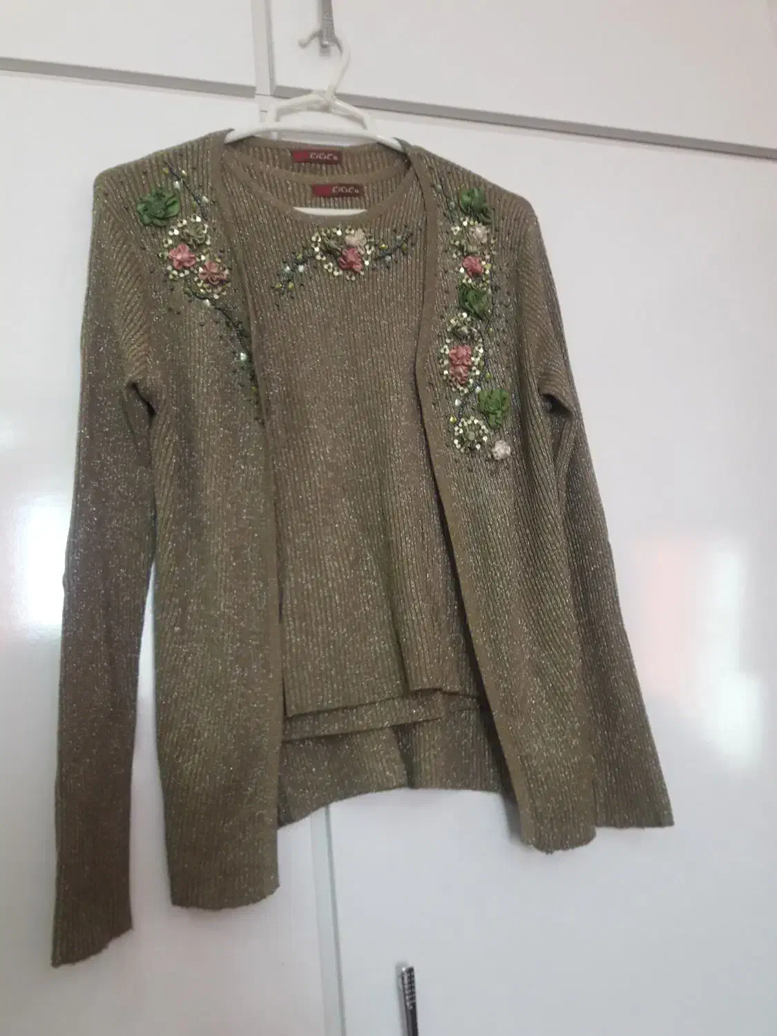 تعدادی لباس مجلسی|لباس|گلبهار, شهر جدید گلبهار|دیوار