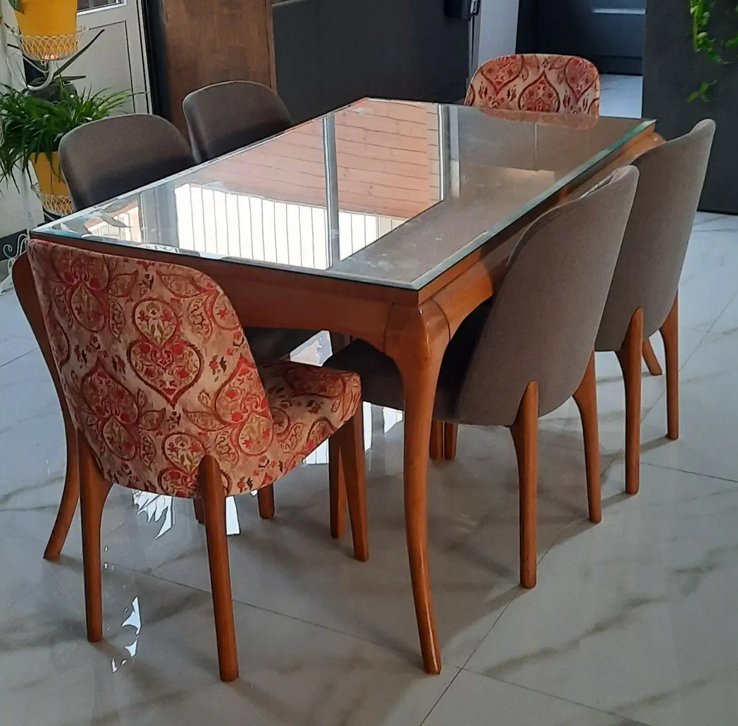 ناهار خوری ۶ نفره بسیار تمیز به همراه شیشه روی میز|میز و صندلی غذاخوری|پردیس, فاز ۱|دیوار