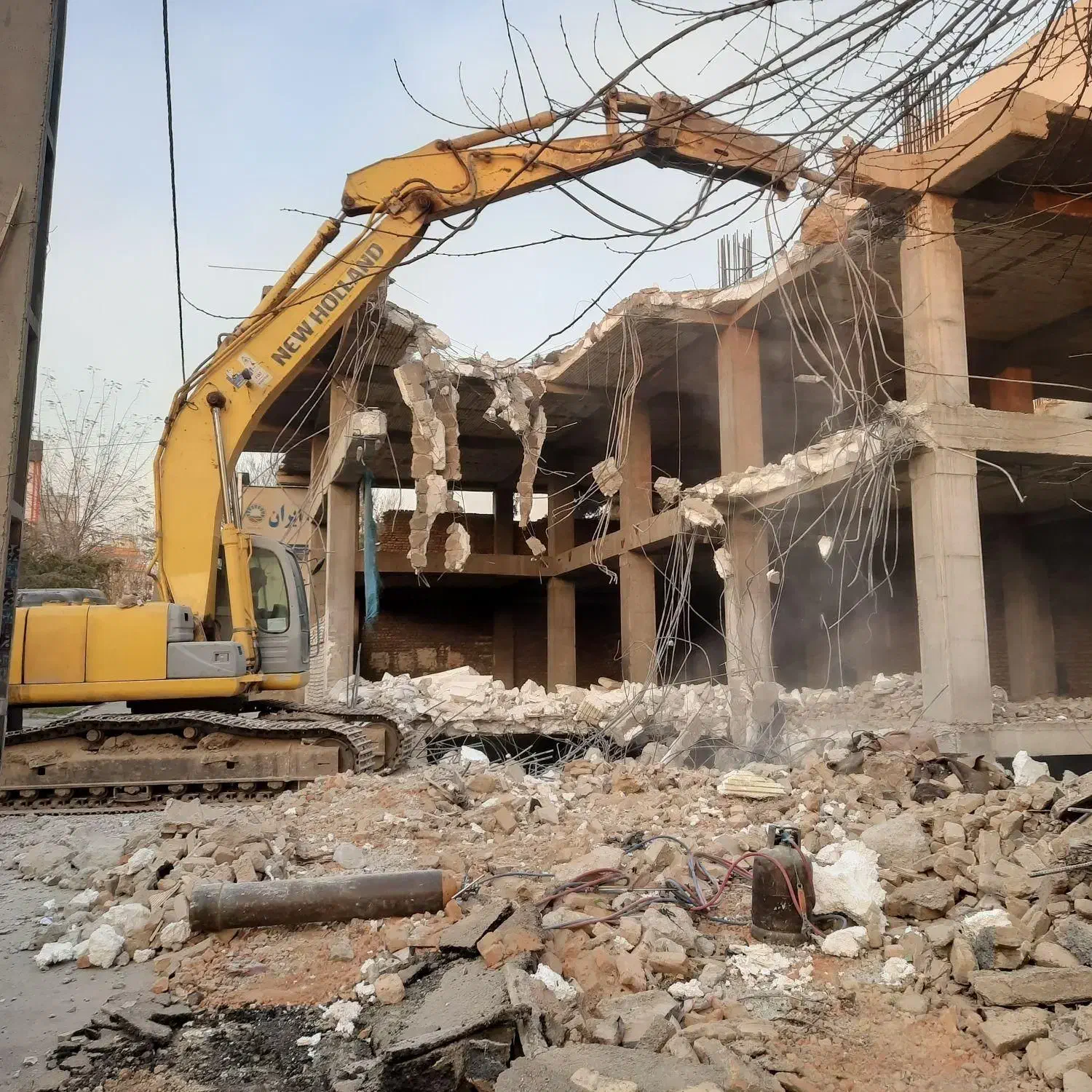 تخریب ساختمان با خاک برداری وخرید ضایعات اهن کارتن|خدمات پیشه و مهارت|بندر گناوه, |دیوار