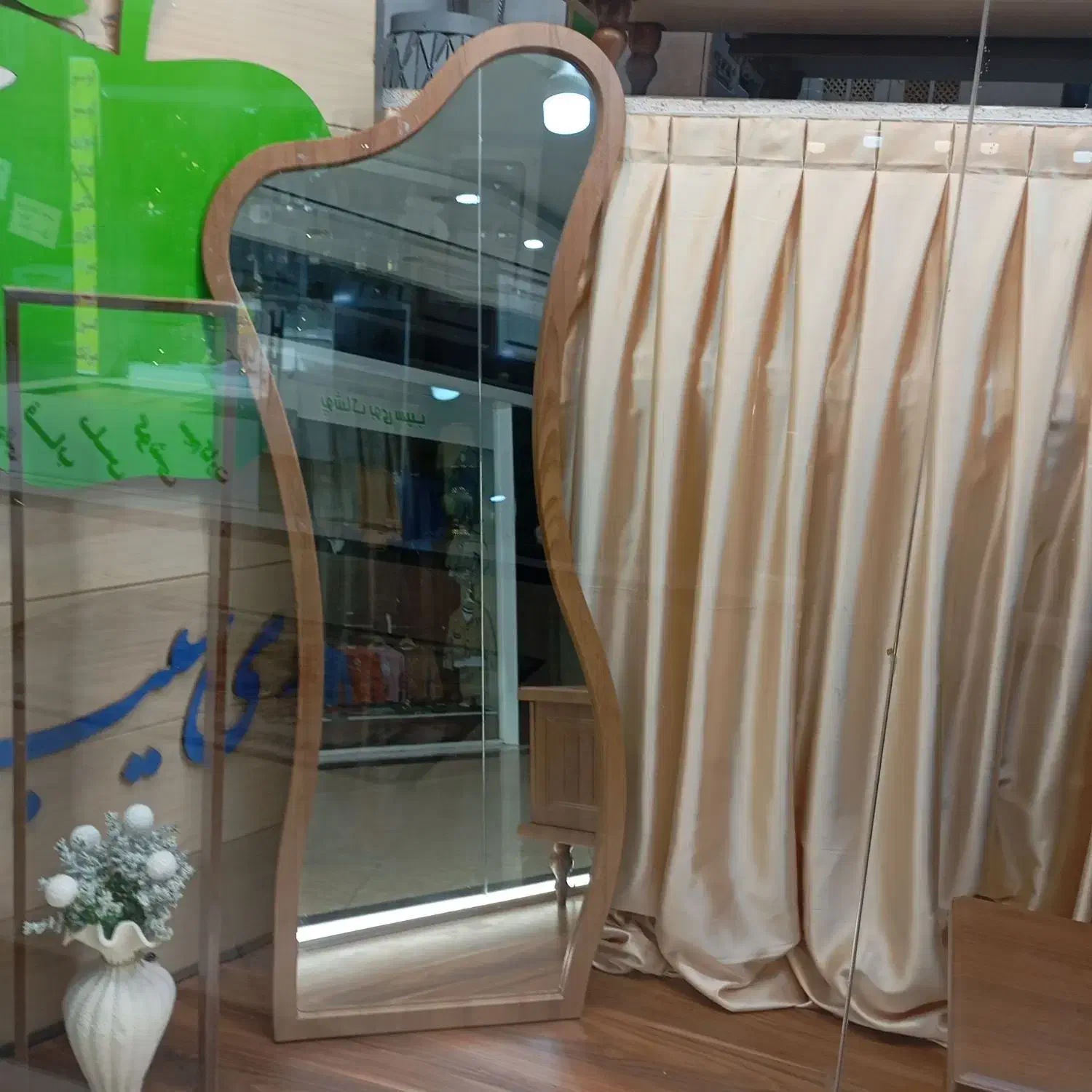 آینه قدی|آینه|قرچک, زیبا شهر|دیوار