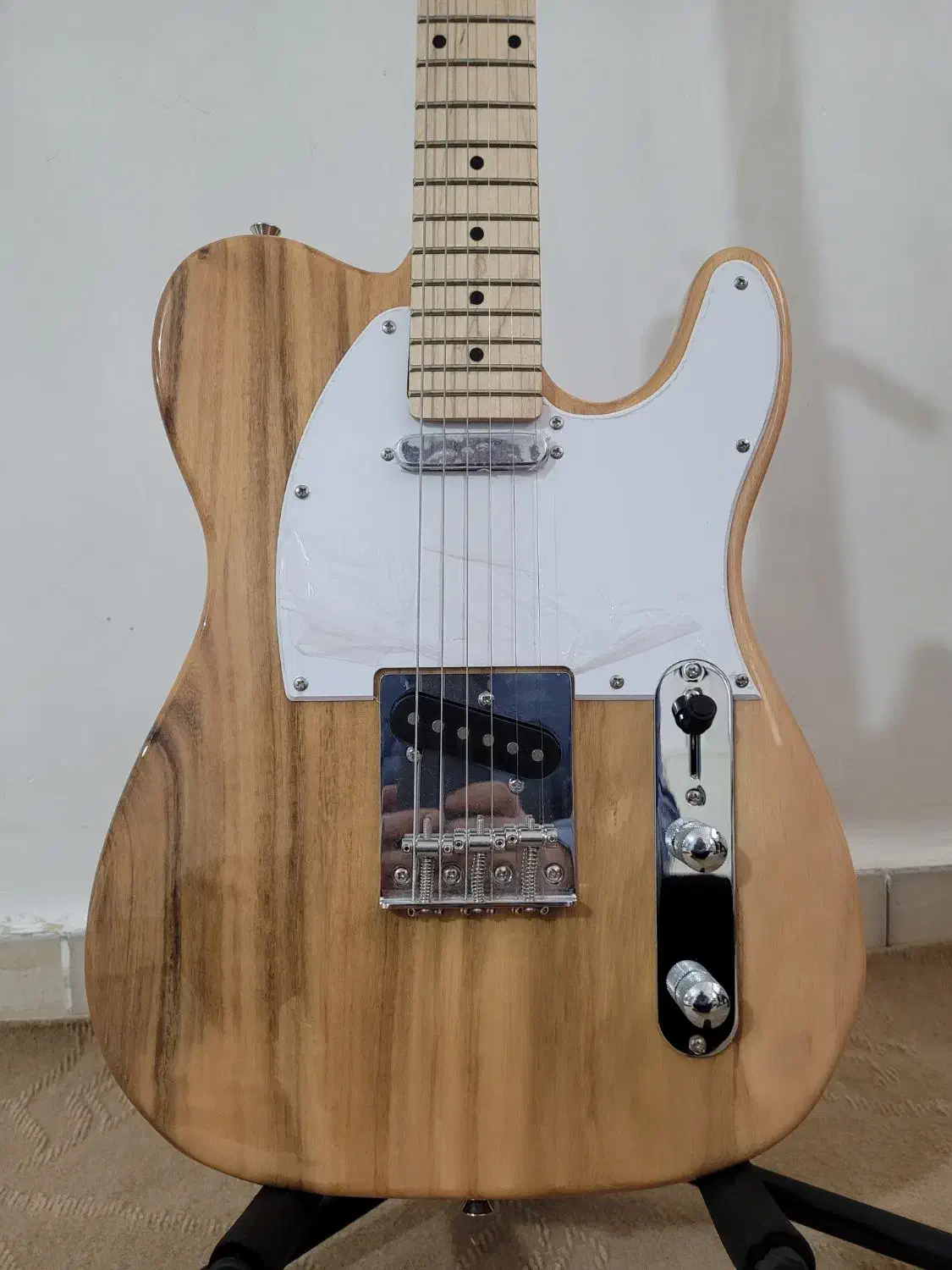 ۲عدد گیتار الکتریک تلکستر(آکبند)|گیتار، بیس، امپلیفایر|تبریز, |دیوار