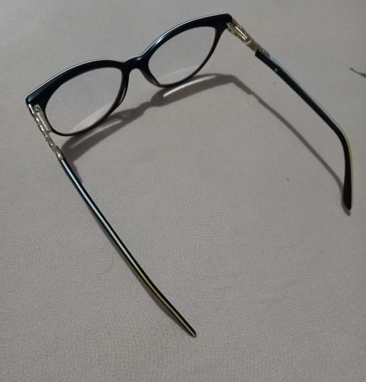 فرم عینک|زیورآلات و اکسسوری|رشت, حومه رشت|دیوار