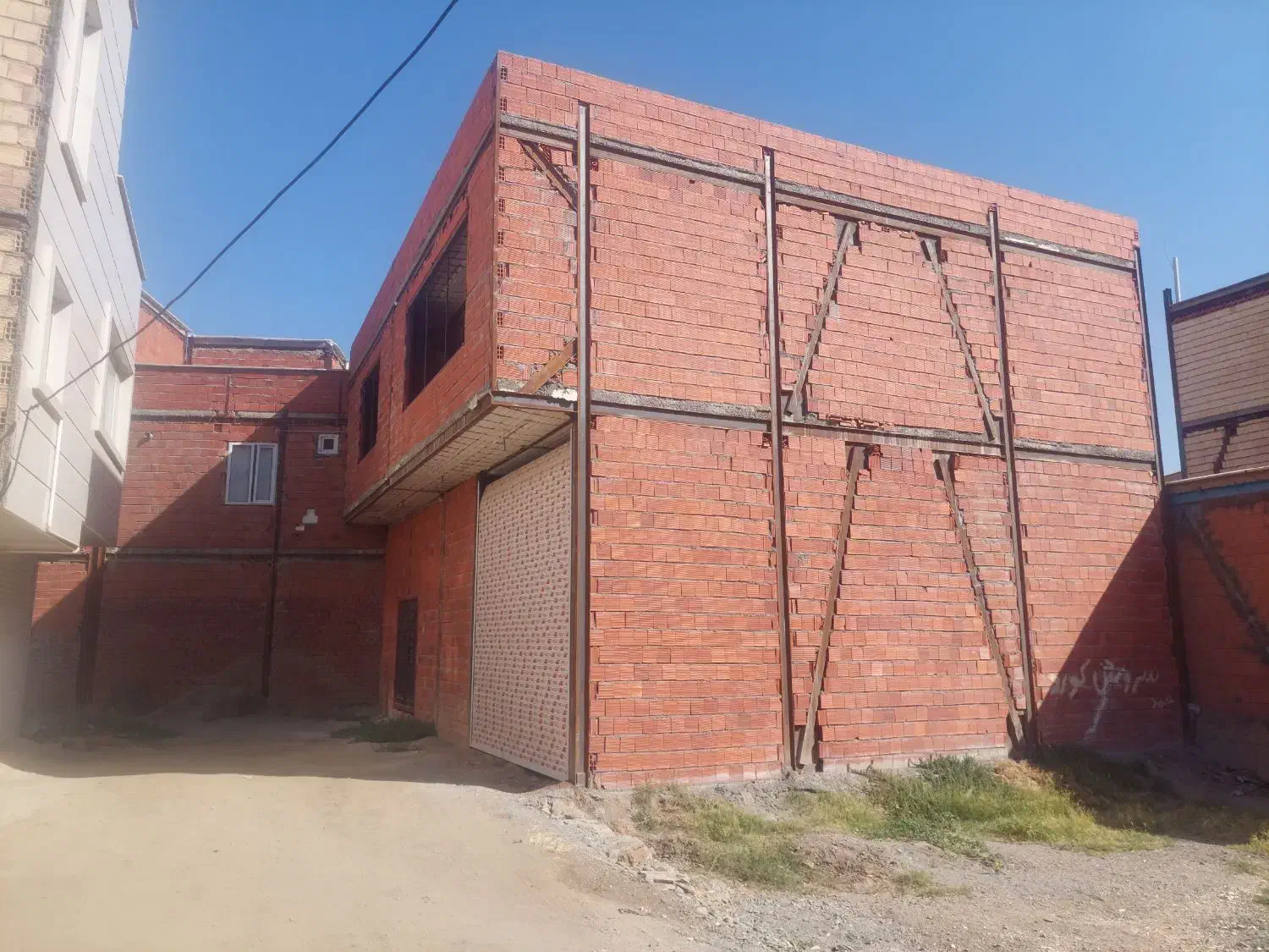 خانه سفت کاری. محله میدان بار نزدیک تپه خزینه|فروش خانه و ویلا|مریوان, |دیوار